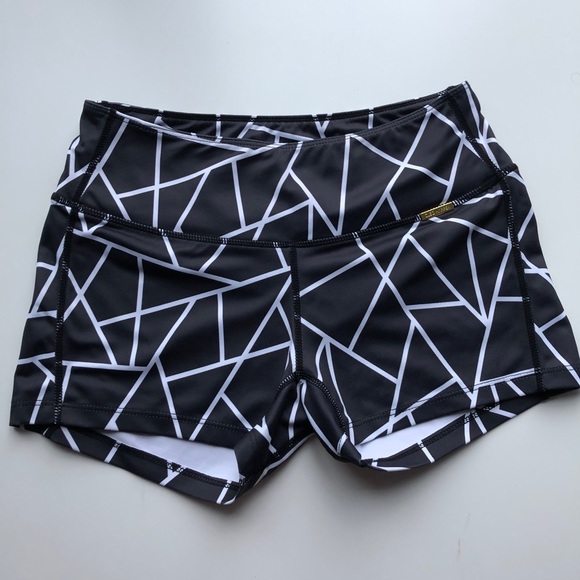 Cleo Harper Easton Short 2.0 - Picture 2 of 5